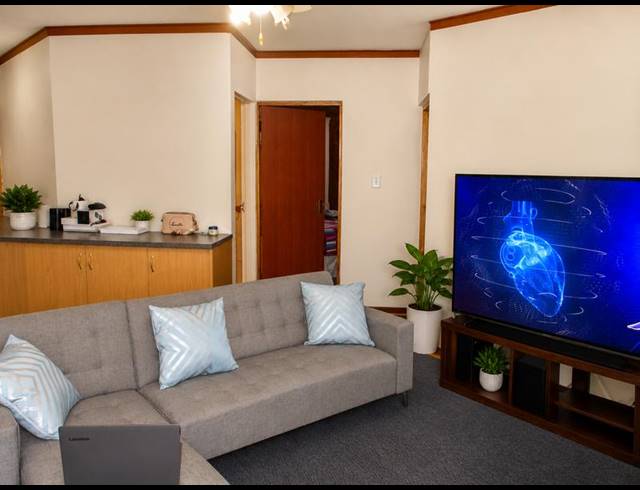 2 BEDROOM TOWNHOUSE FOR SALE IN UITSIG